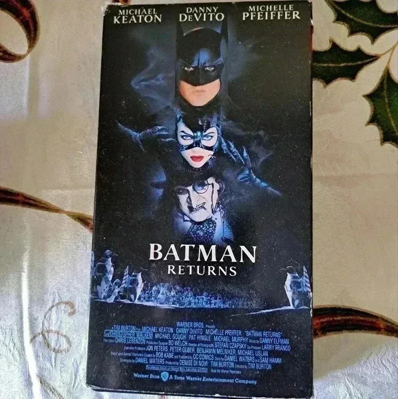 Classic Movie VHS BATMAN RETURNS - Picture 1 of 3